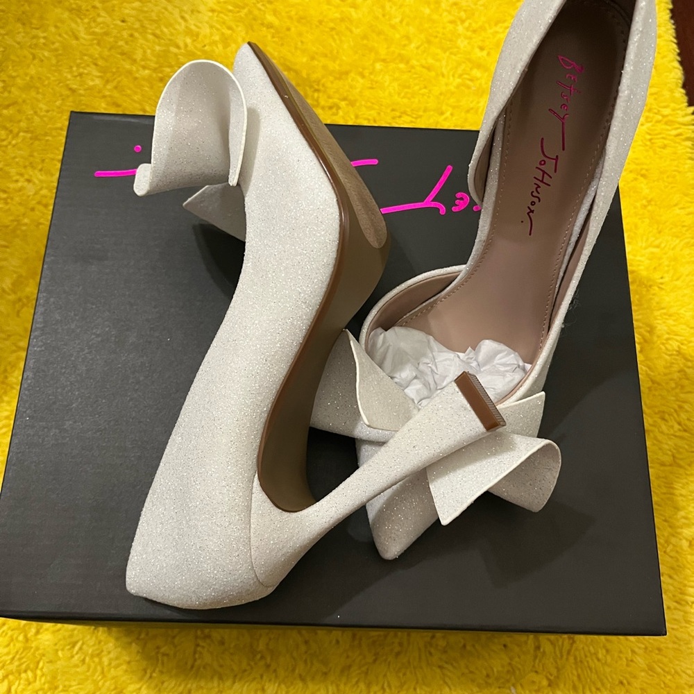 NWT Betsey Johnson Women's Nobble Shoes - Picture 5 of 6